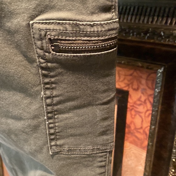 CAPRIS - Picture 6 of 7